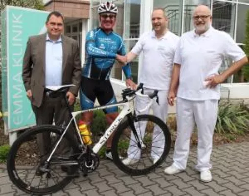Bild: Fachärzte Rhein-Main setzen sich mit einer Spende für MS-Patienten ein