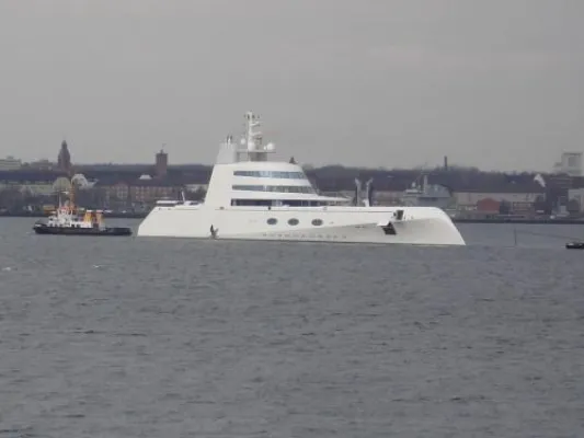 Bild: Wollten Piraten Millardärsyacht vor Kiel kapern? Vereitelte die Bundesmarine einen Angriff?