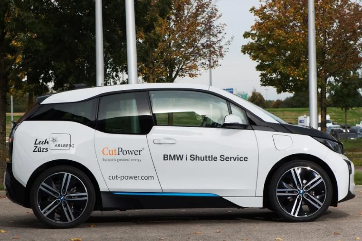 CutPower chauffierte die Messegäste mit dem elektrisch betriebenen BMW i3