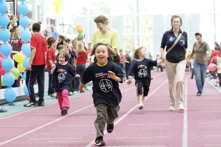 Einmaliges Down-Sportlerfestival zieht immer mehr Menschen an Bild: Einmaliges Down-Sportlerfestival zieht immer mehr Menschen an