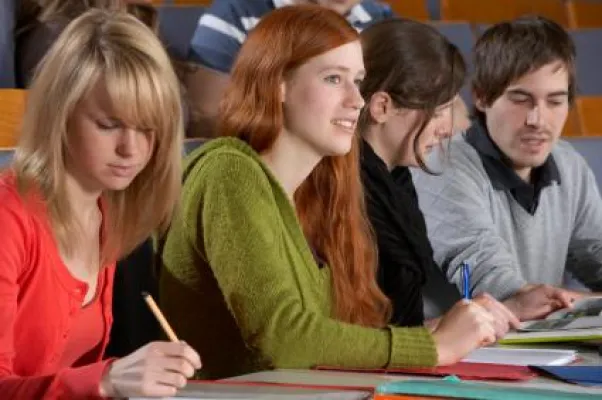 Welche Versicherungen Studenten brauchen - Mit dem Beginn des Studiums ändert sich der Versicherungs-Bedarf Bild: Welche Versicherungen Studenten brauchen - Mit dem Beginn des Studiums ändert sich der Versicherungs-Bedarf