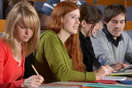 Bild: Welche Versicherungen Studenten brauchen - Mit dem Beginn des Studiums ändert sich der Versicherungs-Bedarf