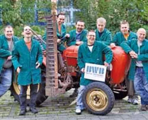 Von Autorestauration bis Zylinderschlossmontage Bild: Von Autorestauration bis Zylinderschlossmontage
