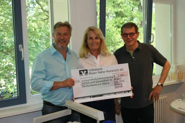 Bild: 2.581 Euro gegen Armut - Komplette Seminareinnahmen gespendet