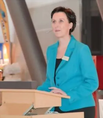 Bild: SBW-Erfolgsmethode für Fleischer stößt auf der SÜFFA 2009 auf reges Interesse beim Fachpublikum