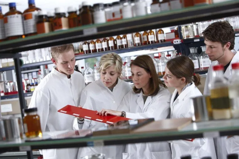 Bild: Lacklaborant/in – eine Ausbildung mit glänzenden Berufsaussichten