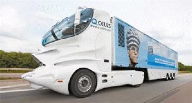 Bild: Photovoltaik zum Anfassen: Q-Cells Truck bei Franchise-System für erneuerbare Energien