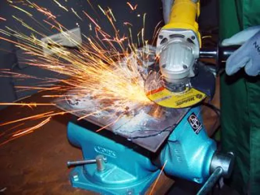 Bild: Metallit – Neuheit - Trennen und Entgraten ohne zeitaufwändigen Werkzeugwechsel