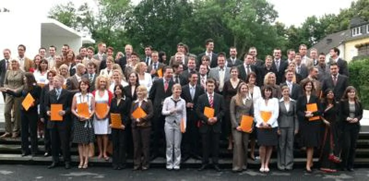 Absolventen der Europäischen Fachhochschule