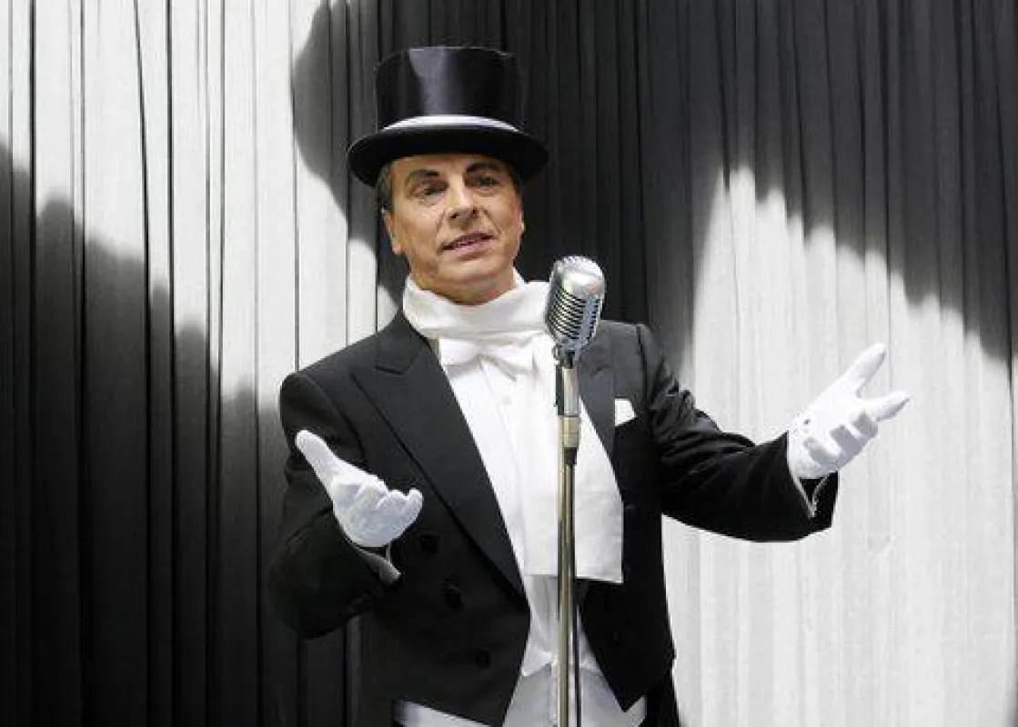 Mister He als Johannes Heesters