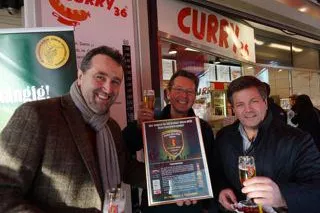 Currywurst und Bier, das rat’ ich dir. Bild: Currywurst und Bier, das rat’ ich dir.