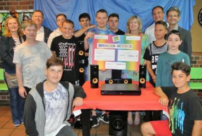 Bild: Jubel, Trubel, Sonnenschein: Public Viewing mit einem Heimkinosystem