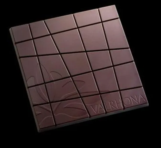 Valrhonas Schokoladenkollektion 2008 - 8 neue Grands Crus im asymetrischen Design Bild: Valrhonas Schokoladenkollektion 2008 - 8 neue Grands Crus im asymetrischen Design