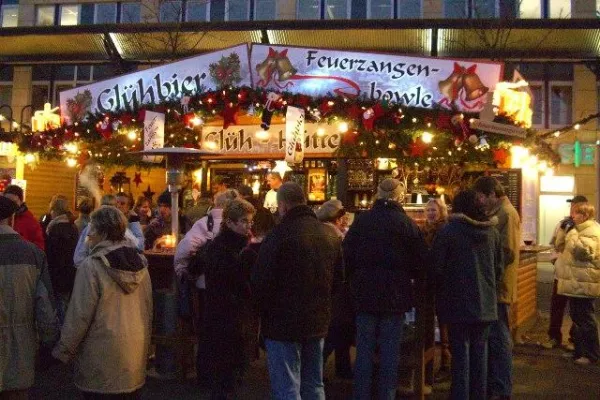 Bild: Die Glüh-Hütte mit Glühbier auf dem Dresdner Striezelmarkt