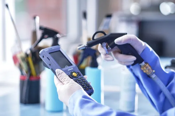 Bild: Reinigung und Desinfektion von mobilen Datenerfassungsgeräten: Reparaturen in Zeiten von Corona