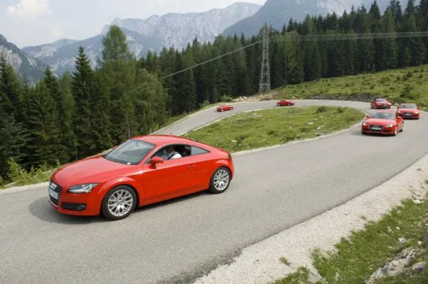 Bild: munich one inszeniert Sportlichkeit pur bei der Präsentation des Audi TT Coupé