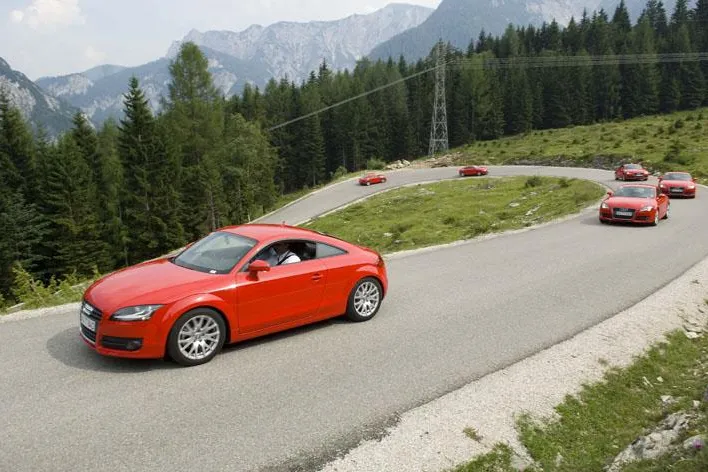 munich one inszeniert Sportlichkeit pur bei der Präsentation des Audi TT Coupé Bild: munich one inszeniert Sportlichkeit pur bei der Präsentation des Audi TT Coupé