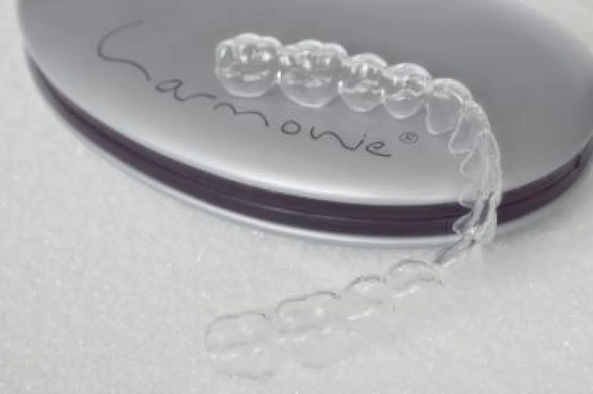 ©Orthos Fachlabor für Kieferorthopädie GmbH & Co. KG. HarmonieSchiene®, eine unsichtbare Zahnspange