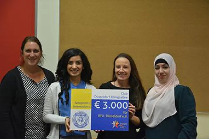 Bild: Soroptimist International unterstützt ROCK YOUR LIFE!: Scheckübergabe an der Schule Bernburger Straße