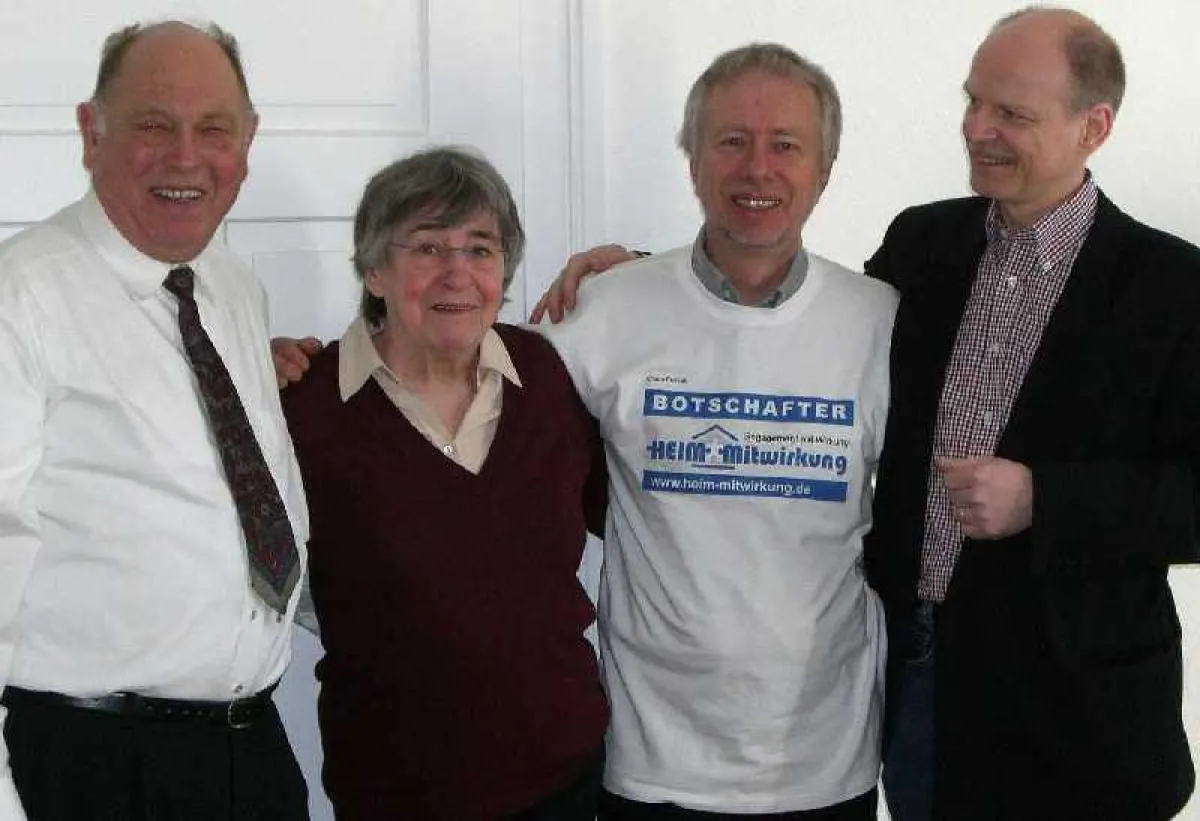 Bremer „Ehrenamtliche in der Heim-Mitwirkung“ mit Pflegekritiker Claus Fussek (v.l.n.r.: Gerhard Vit, Magda Maibaum, Claus Fussek, Reinhard Leopold)