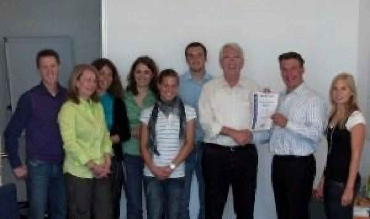 INTEGION Qualitätsmanagement-Team mit Auditor Prof. Dr. Klaus Jamin (3. v. re) und INTEGION Geschäftsführer Swen Grauer (2. v. re.).