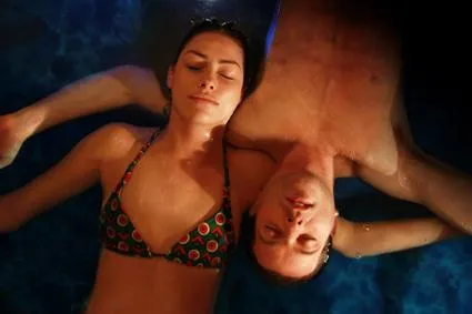 Bild: Romantik-Floating für Paare: Am Valentinstag ins Schwebebad