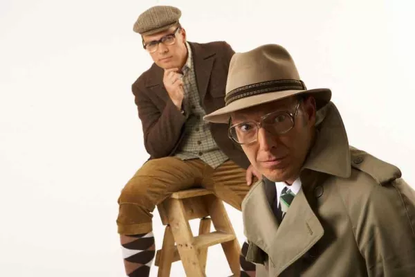 „Der Tote aus dem Aktenschrank“ - Landesgartenschau Schleswig zeigt Baumann und Clausen Bild: „Der Tote aus dem Aktenschrank“ - Landesgartenschau Schleswig zeigt Baumann und Clausen