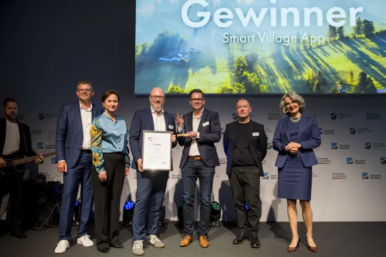 Bild: Smart Village App als "Digitaler Ort im Land der Ideen 2022" ausgezeichnet