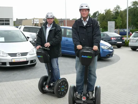 Bild: Mit Speed durch die Autohäuser - AutoDo! ist autorisierter Segway®-Vertragshändler