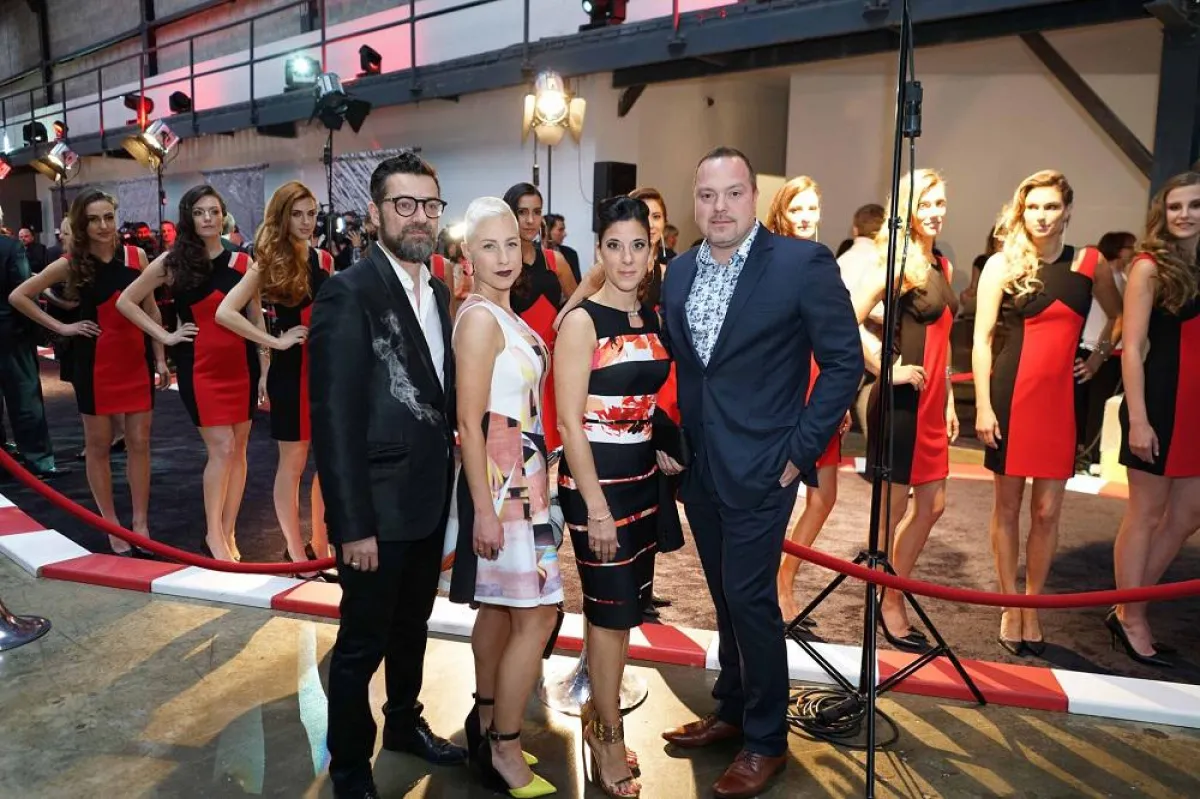 JOSEPH RIBKOFF CEO John Ferraro (links) and head designer Sonia (2.v.r.)