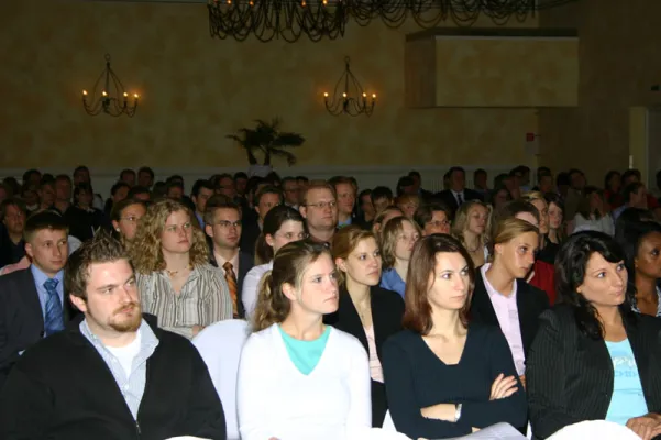 Wirtschaftsjuristen zählen zu einer gesuchten Zunft - Berufsbeleitendes Studium möglich Bild: Wirtschaftsjuristen zählen zu einer gesuchten Zunft - Berufsbeleitendes Studium möglich