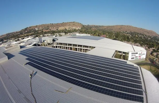Bild: Größtes Solardach Südafrikas liefert Strom für Einkaufszentrum