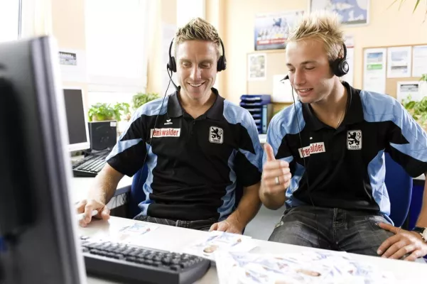 Löwen-Profis persönlich an der 1860-Ticket-Hotline Bild: Löwen-Profis persönlich an der 1860-Ticket-Hotline