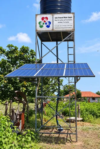 Von Wasser zu Perspektiven: Solar-Wasserprojekt in Nyofelleh erfolgreich abgeschlossen Bild: Von Wasser zu Perspektiven: Solar-Wasserprojekt in Nyofelleh erfolgreich abgeschlossen