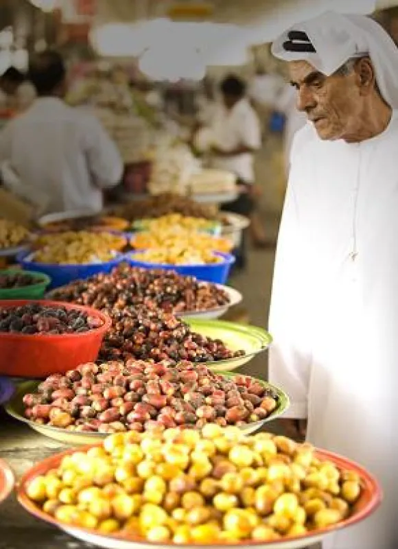 Datteln auf einem Markt in Abu Dhabi