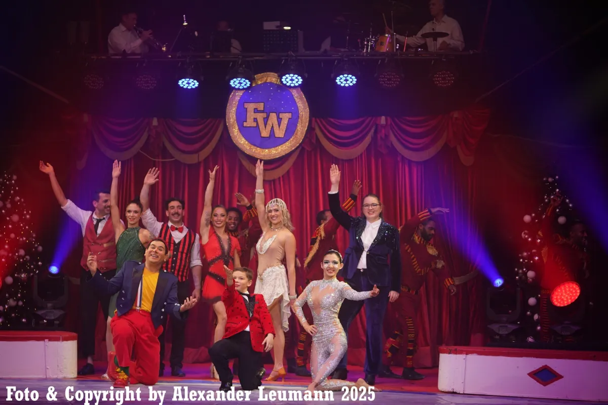 Finale des Frauenfelder Weihnachtszirkus in Thurgau, Schweiz (© Alexander Leumann)
