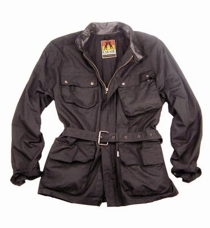 Trendige Jacken im Biker Stil stehen derzeit bei den Kunden hoch im Kurs.