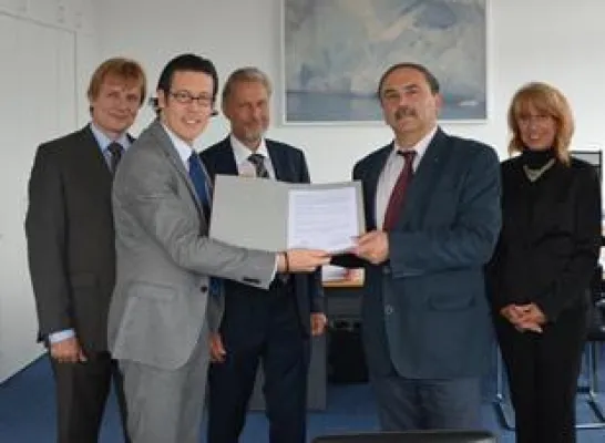 Bild: Ein weiterer wichtiger Schritt zum Doktortitel: Promotionsabkommen mit der TU Gabrovo geschlossen