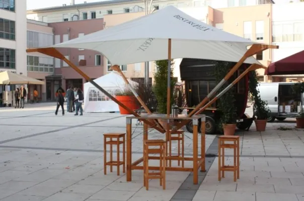 Bild: Bistrofix lässt die Raucher nicht im Regen stehen…