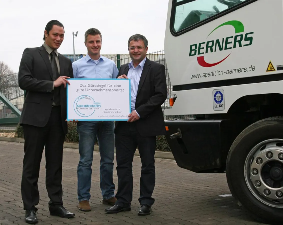 Überreichung des CrefoZert an die Geschäftsführung der Spedition Berners GmbH