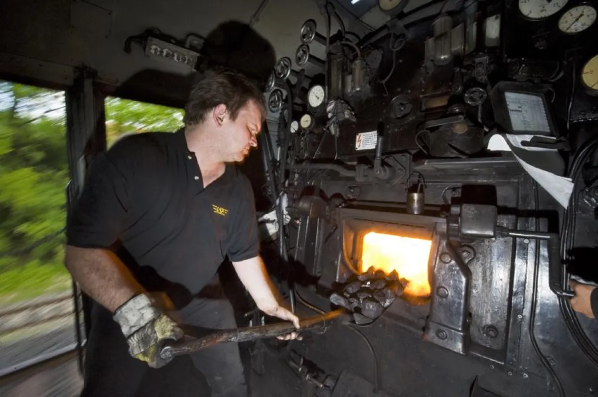 Blick in den Führerstand - Lokführer bei der Arbeit