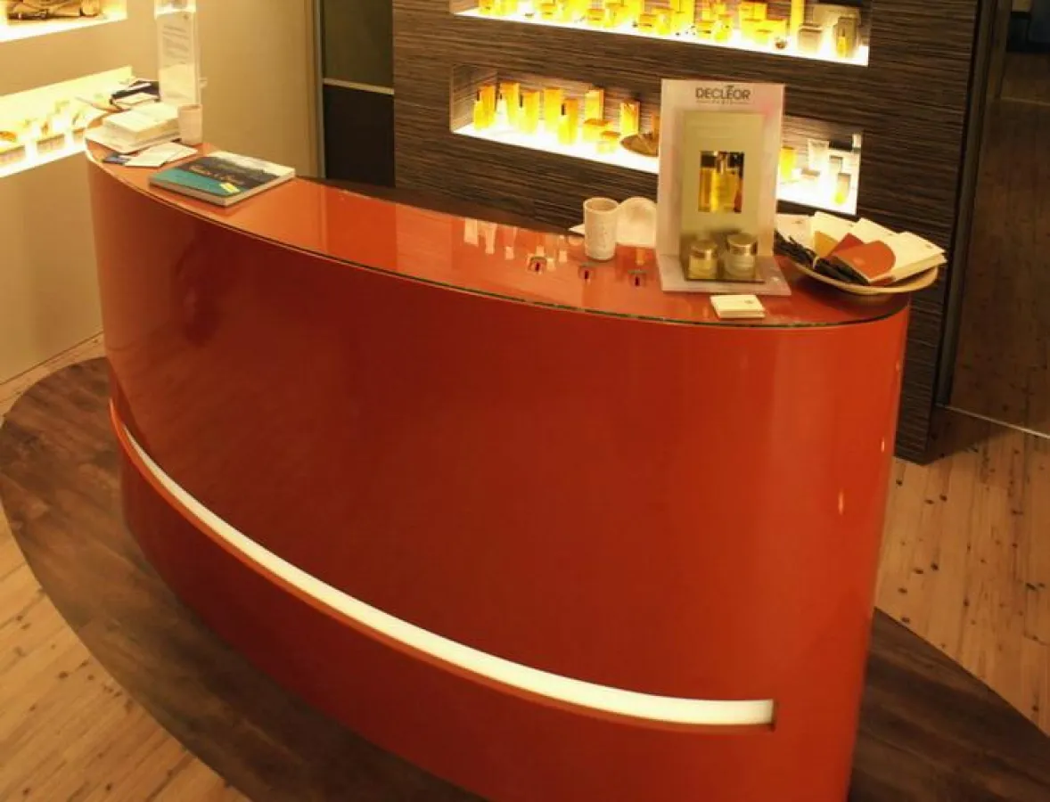 Willkommen:Eine Empfangs- oder auch eine Beratungstheke muss einladend wirken und dem Erscheinungsbild eines Betriebes entsprechen