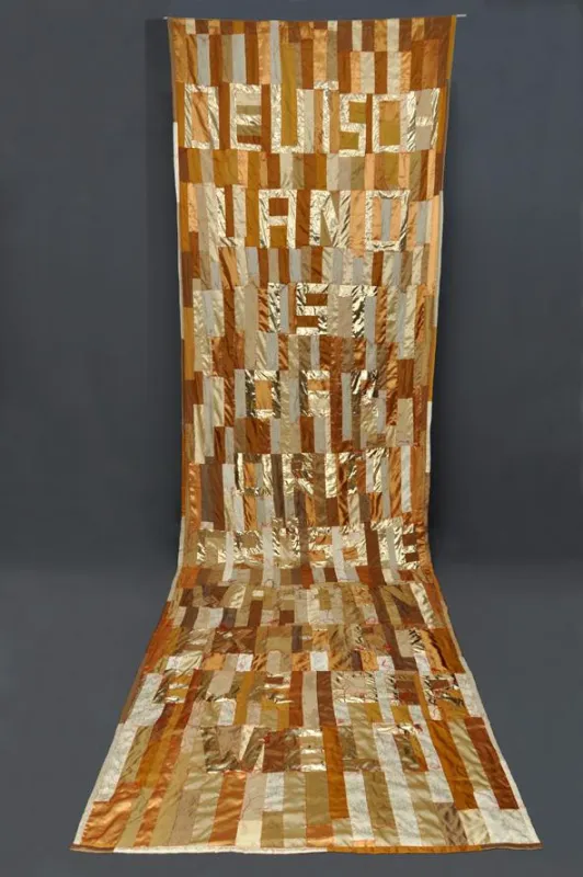 Patricia Thoma, Deutschland ist der dritt größte Waffenexporteur der Welt, 2011, Textilien und Garn