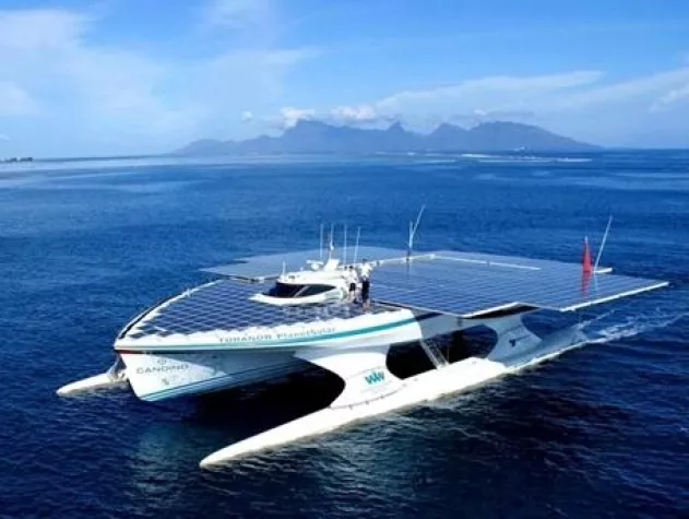 Bild: Erste Erdumrundung mit Solarenergie: PlanetSolar vor Indien's Tür