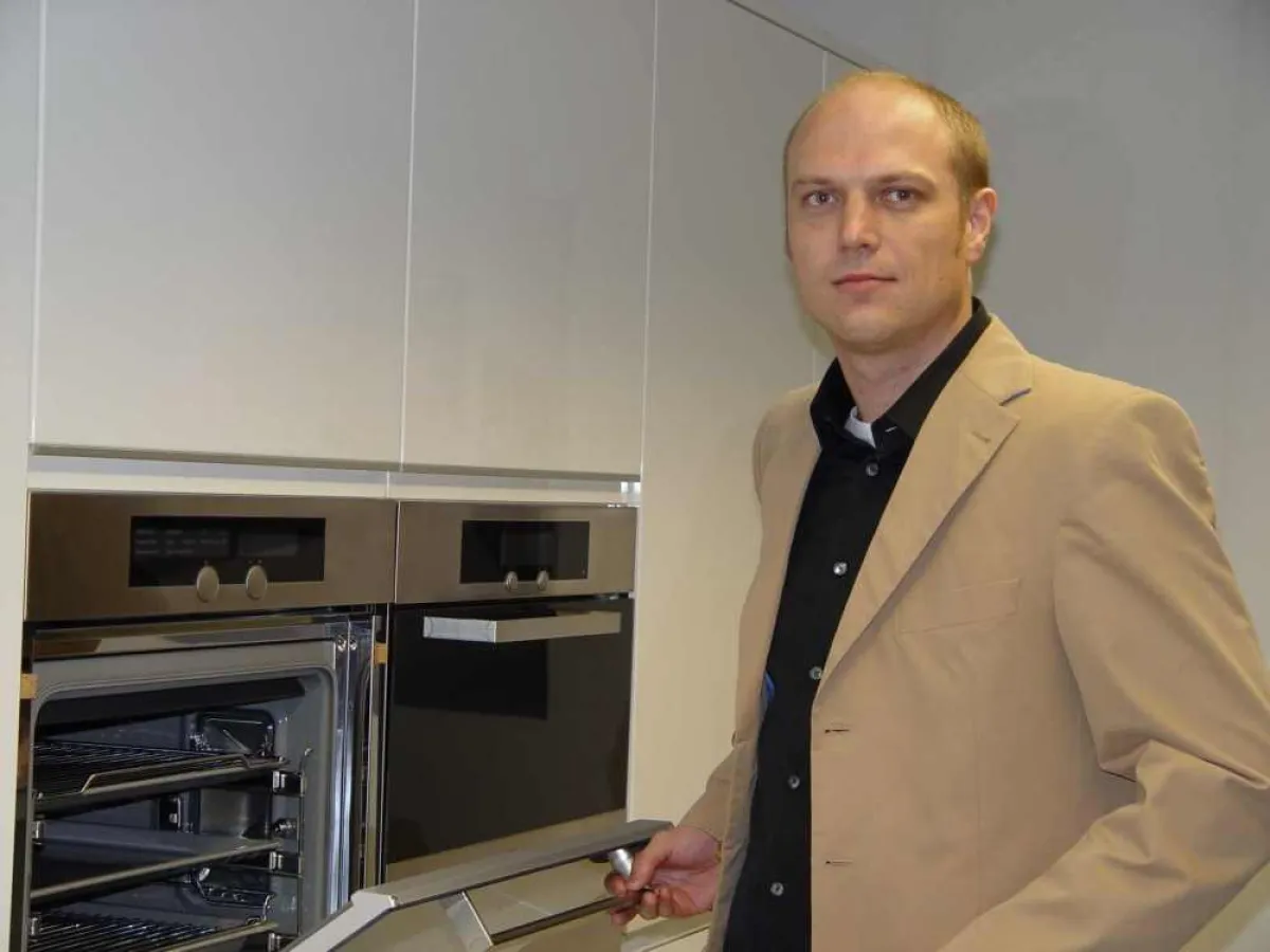 Juniorchef Dr. Michael Bitriol sorgt seit April dieses Jahres für frischen Wind bei der Firma Red Zac Wober in Lauterach. (Foto: Red Zac Wober, Abdruck honorarfrei)