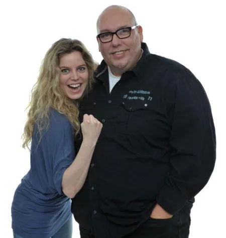 Bild: Die „RPR1.Samstags2“: Sarah moderiert und sendet live vom Krankenbett