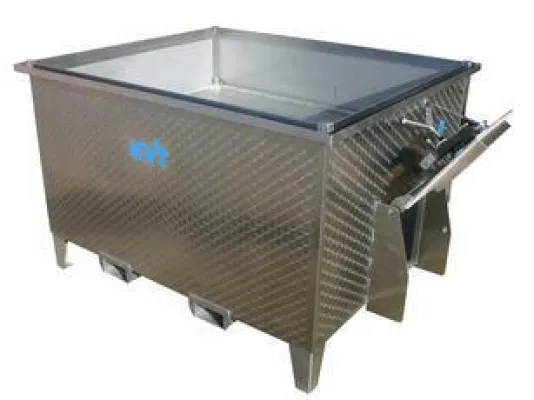 Bild: Rotweinmaische-Gärbehälter mit stabiler Maischetür und Siebboden