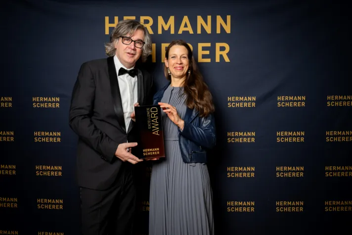 Bild: Biologin Dr. Herma Portsteffen erhält den Speaker Excellence Award.  