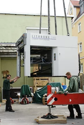 Bild: Die Druckerei Senser Druck GmbH investiert in den Standort Augsburg fast 2 Mio. Euro.