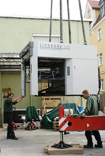 Bild: Die Druckerei Senser Druck GmbH investiert in den Standort Augsburg fast 2 Mio. Euro.